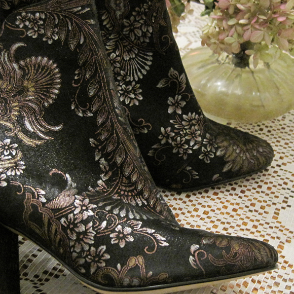 Woman's Aldo Desmarais Ankle boot Size 7 - Picture 4 of 6